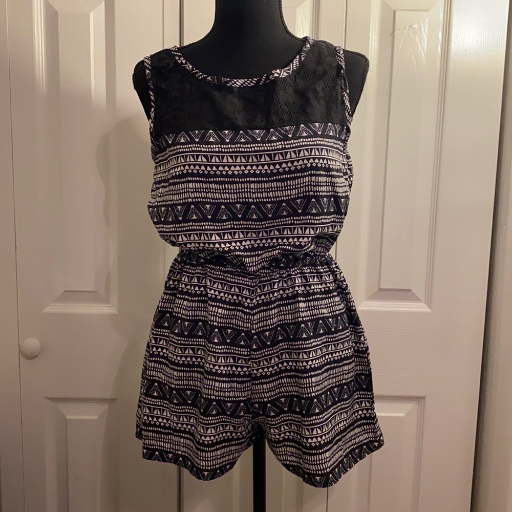 Junior’s | romper | black-white | tribal | small